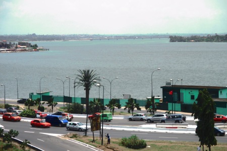 A slightlycloser look at thew Henro Konan Bédié Bridge across the Ébrié Lagoon, the third in the city. Bridges Numbers 4 and 5 are reportedly being planned.